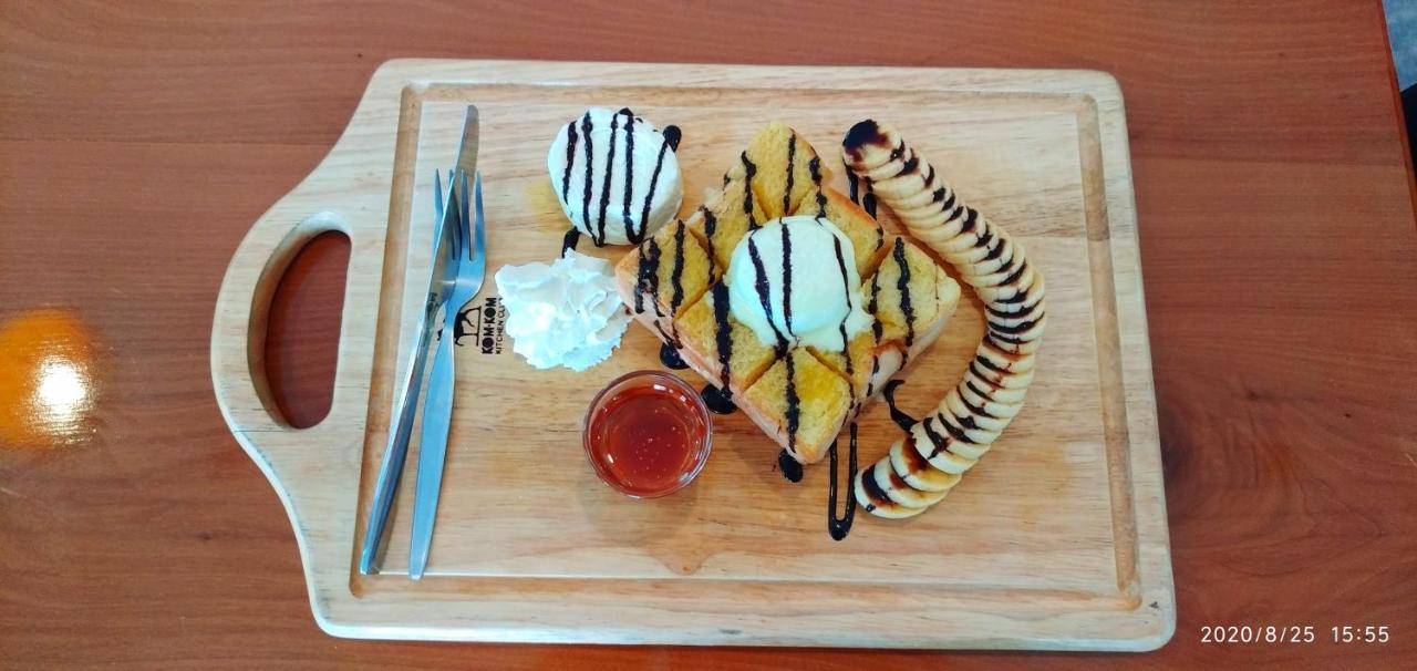Pilgrim'S Kitchen & Inn Саванакет Екстериор снимка